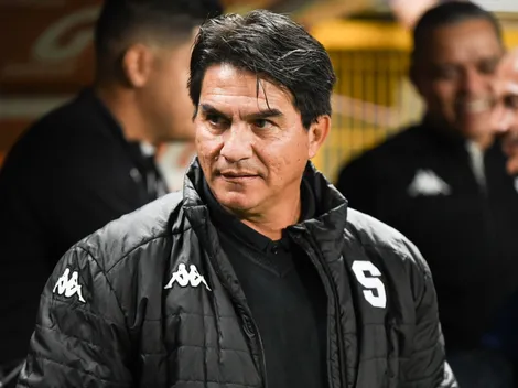 Llega desde el extranjero: el refuerzo que espera Quesada pone rumbo a Saprissa