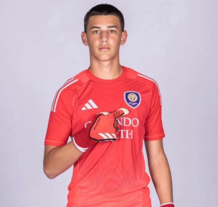 Ethan Ruppert, representante de Guatemala, en su llegada al Orlando City (rrss).