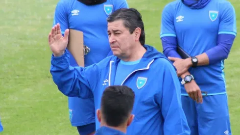 Luis Fernando Tena sin uno de sus jugadores