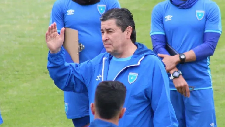 Luis Fernando Tena sin uno de sus jugadores