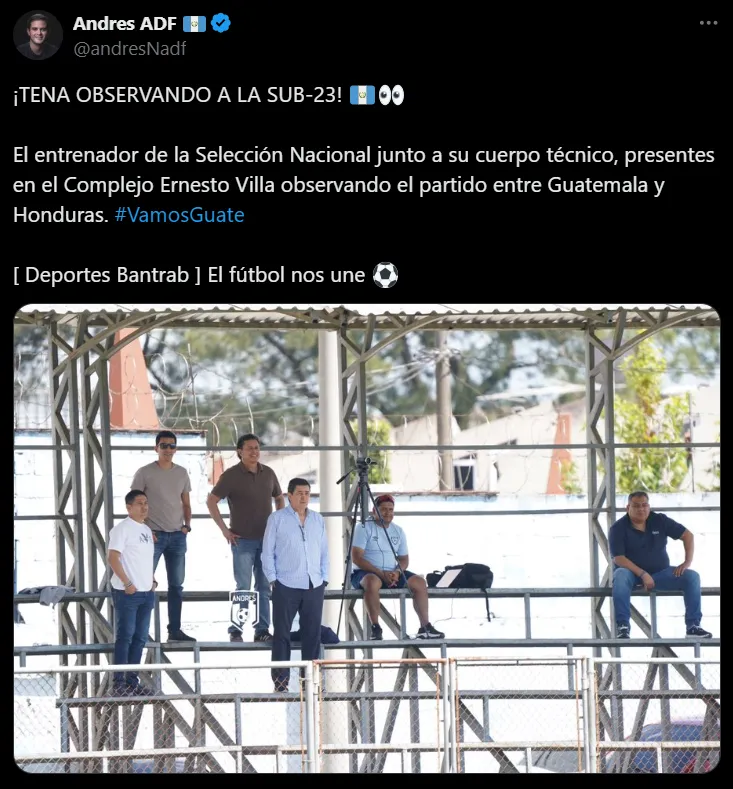 Luis Fernando Tena se acercó a observar el amistoso Sub-23 entre Guatemala y Honduras.