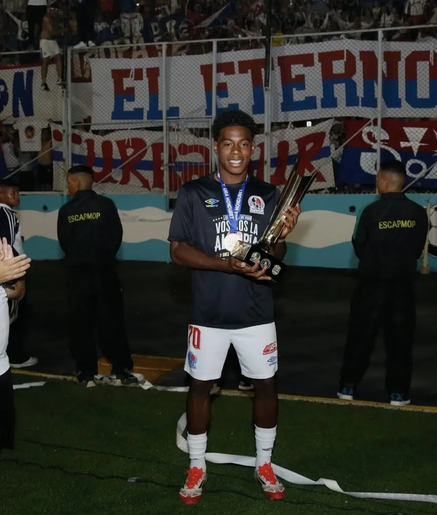 Dereck no ha firmado renovación con Olimpia y puede irse del club al finalizar el Apertura 2025.