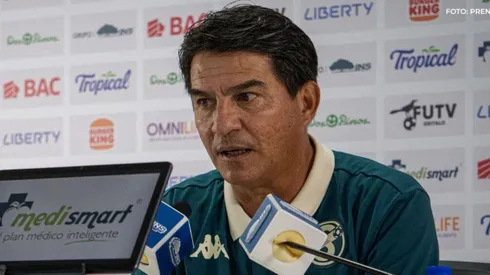 Vladimir Quesada celebra su última noticia. (Foto: Everardo Herrera)