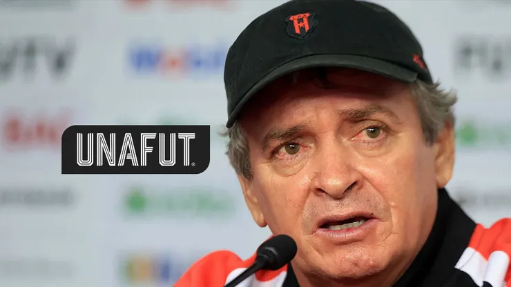 Machillo Ramírez mostró su disconformidad con el arbitraje.