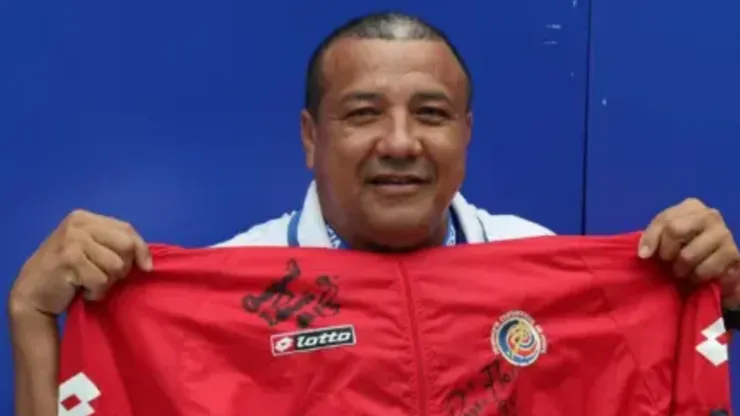 Un mundialista con Costa Rica se encuentra donde menos lo esperaba.