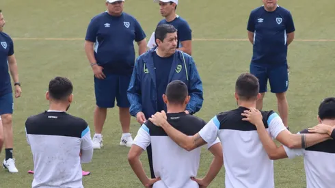 Luis Fernando Tena comienza a completar el plantel