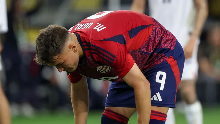 Manfred Ugalde tiene un duro revés. (Foto: Getty Images)