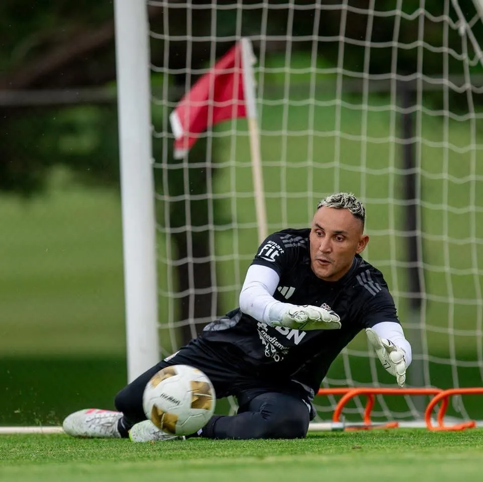 Keylor Navas se entrena apartado de sus compañeros (FCRF).