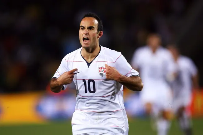 Landon Donovan se rinde ante La Cueva (Getty Images).