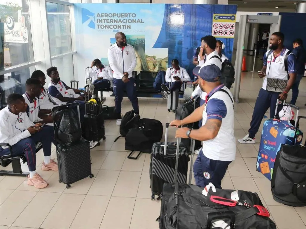 La selección de Haití tuvo su primer problema en su llegada a Honduras. Foto: Diez.