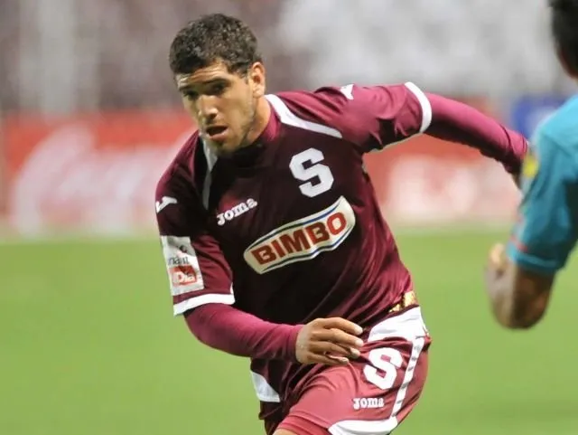 Gustavo Fernández jugó 11 partidos en Saprissa y anotó un gol (X).
