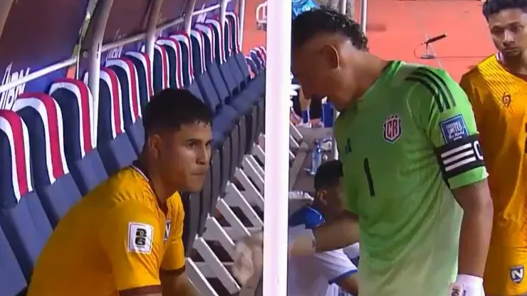 Keylor Navas consoló al portero de Nicaragua. (Foto: TD)