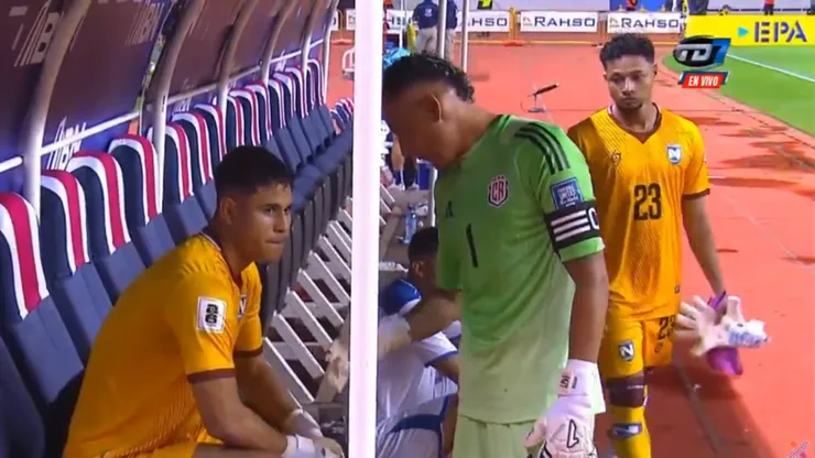 El instante en que Keylor Navas le dio un mensaje de aliento a Miguel Rodríguez, portero de Nicaragua.