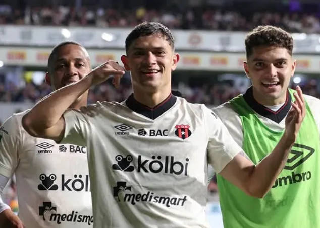 Alajuelens celebró en suelo tibaseño (Instagram).