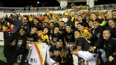 Herediano celebra la Supercopa de 2022.