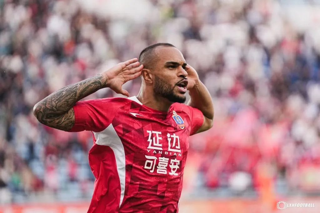 Felicio Brown la está rompiendo en Adia (LXHFootball).