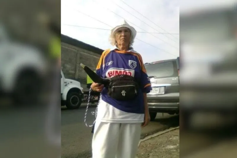 La Abuelita Morada dejó una marca imborrable en el Ricardo Saprissa (Facebook).