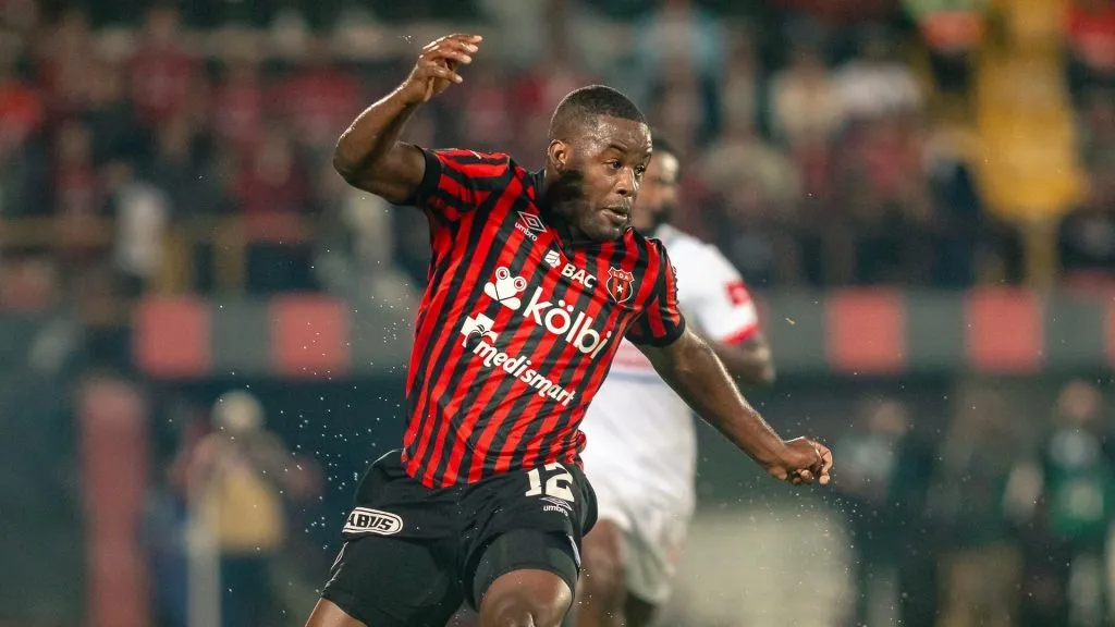 Joel Campbell no podrá jugar la vuelta ante Olimpia. (Foto: Teletica)