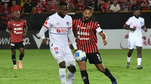 Alajuelense recibe la advertencia de Olimpia que pone en peligro su viaje a Honduras para la Copa Centroamericana