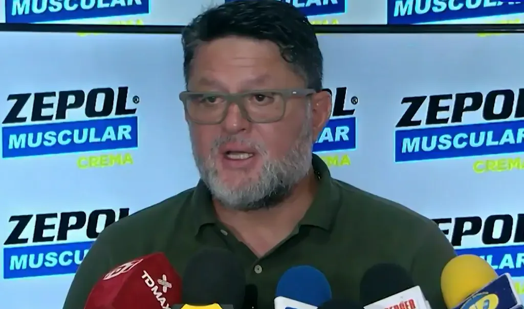 Jafet Soto no perdonó al presidentre de la Comisión de Arbitraje (Tigo Sports).