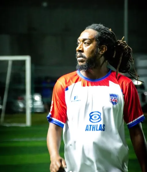 Jeren Johnson colgó los botines, pero no se olvidó del fútbol (Instagram).