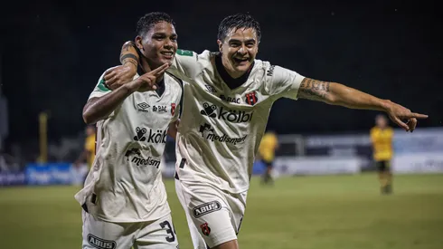 Alajuelense vuelve a humillar a Saprissa. (Foto: LDA)