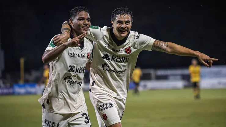 Alajuelense vuelve a humillar a Saprissa. (Foto: LDA)