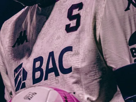 Ex Saprissa le apuntó a un ídolo morado