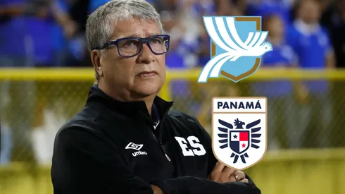 El entrenador recibe un fuerte dardo