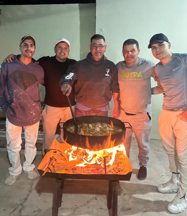 Chucky Gómez contagia la pasión por la comida argentina (Instagram).