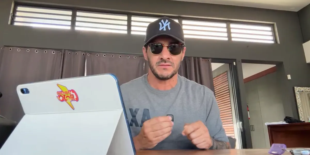 Josué Quesada despedazó al Piojo Herrera (Youtube).