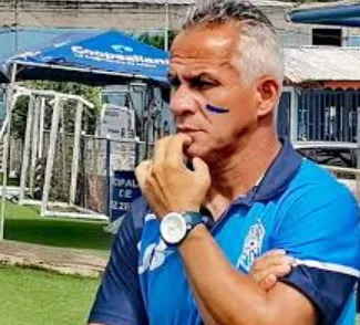 Ilama sigue trabajando en el club de sus amores (Facebook).