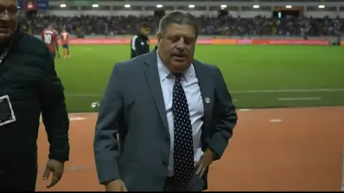 El gesto polémico de Miguel Herrera. (Foto: Captura de Pantalla)