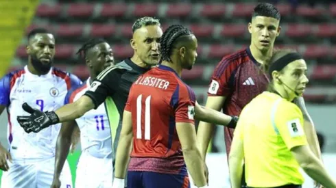 Ariel Lassiter se vuelve a equivocar. (Foto: Teletica)