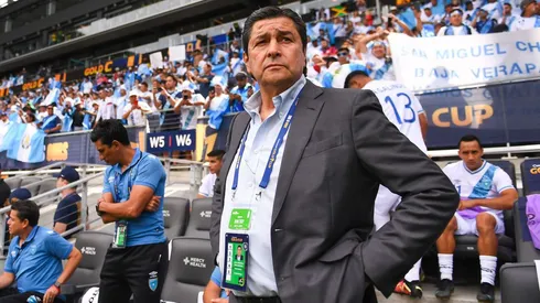 Luis Fernando Tena define su futuro en Guatemala.
