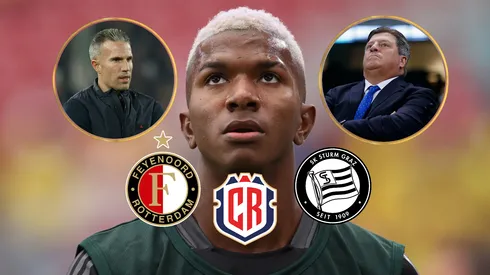 Jeyland Mitchell no logra encontrar su fútbol.