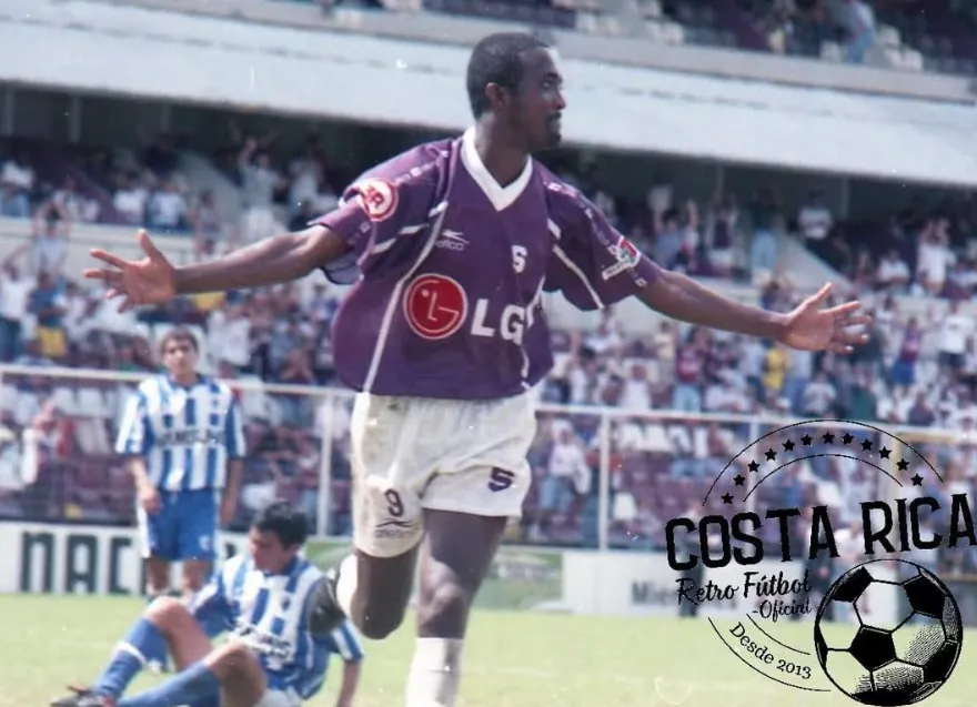 Lacey se ganó el cariño de los morados a fuerza de goles (Retro Fútbol Costa Rica).