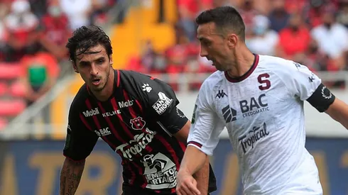 Fuerte comparación entre Mariano Torres y Bryan Ruiz. (Foto: La Nación)