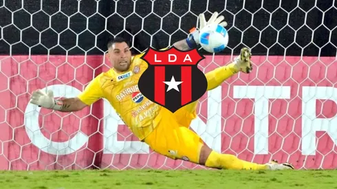 Xelajú celebra las atajadas de Rubén Silva contra Alajuelense en Copa Centroamericana.