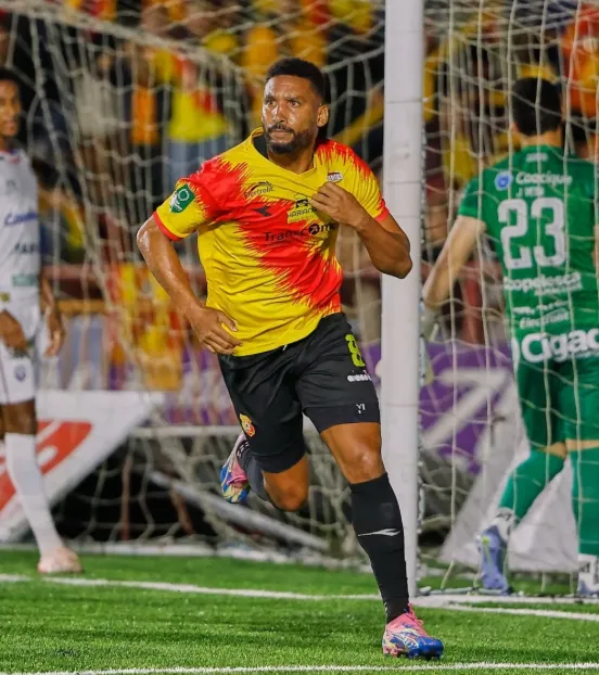 Marcel Hernández sigue haciendo historia (CS Herediano).