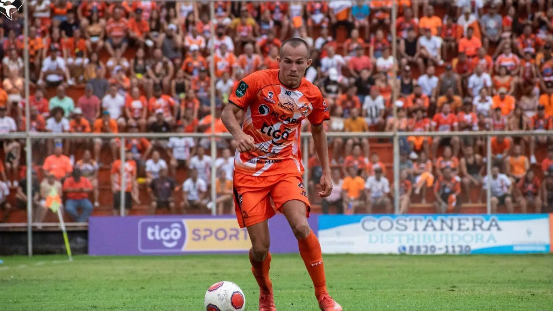 Kliver Gómez continuará en Puntarenas.