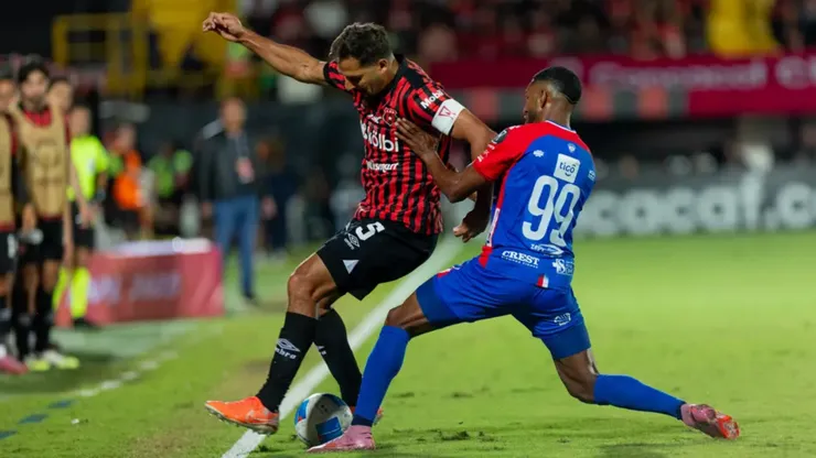 Alineaciones de Xelajú y Alajuelense para el partido de vuelta de la gran final.
