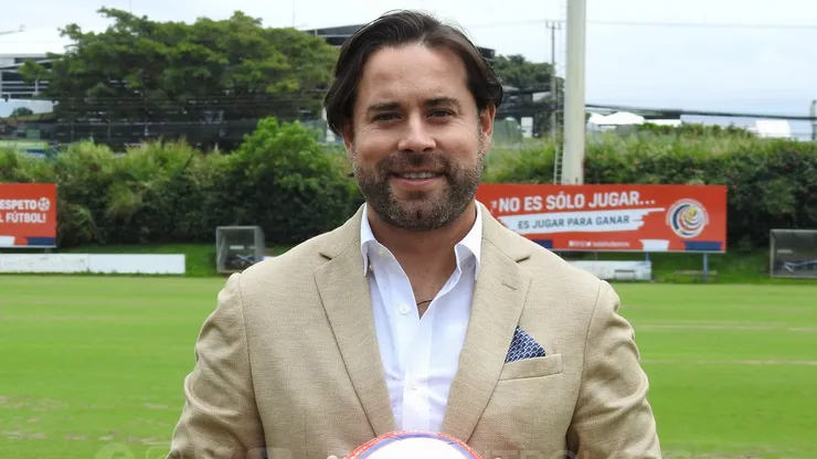 FIFA sorprendió al invitar a un personaje polémico de Costa Rica