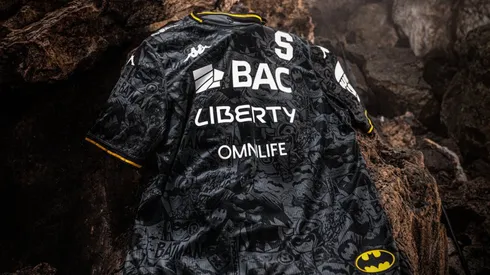 Saprissa está invicto con las camisetas de Batman.