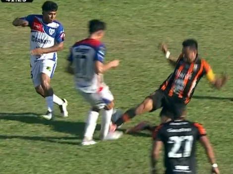 Darwin Cerén perdió la cabeza en el partido de Águila contra Firpo por las semifinales del Apertura 2025