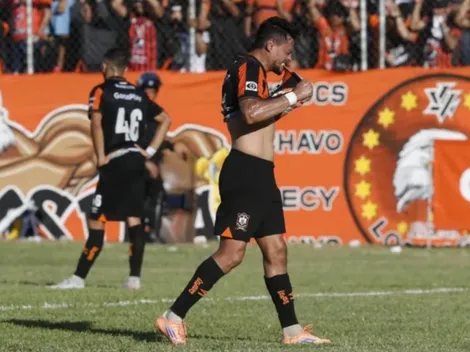 Darwin Cerén reacciona luego de su expulsión tras la fuerte entrada en la derrota de Águila vs. Firpo