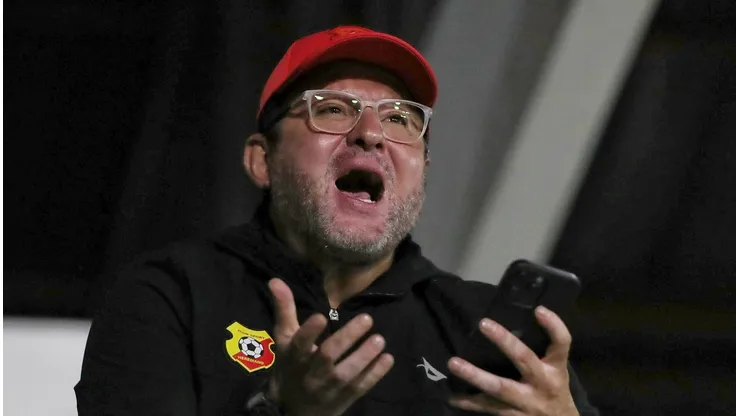 Jafet Soto recibe un duro revés.