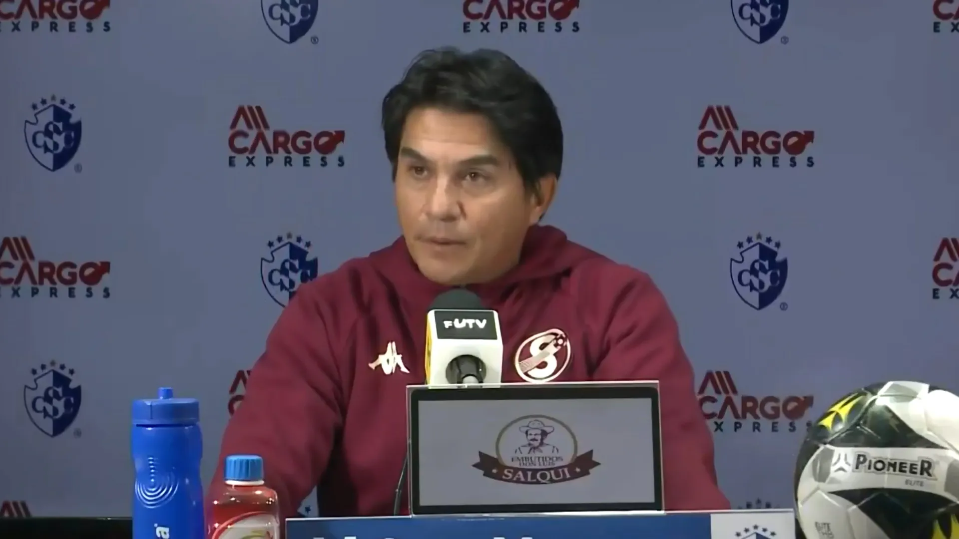 Vladimir Quesada se defendió.