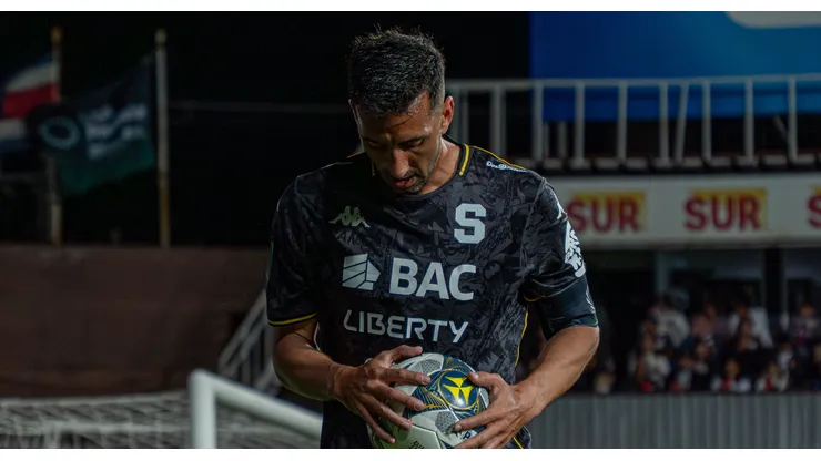 Mariano Torres complicado desde lo físico.