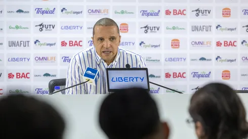 Erick Lonnis rechazó la vuelta de un legionario.